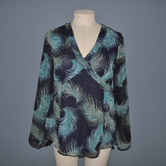 A Pea in the Pod Tops - A PEA IN THE POD Silk Feather Print Maternity Top